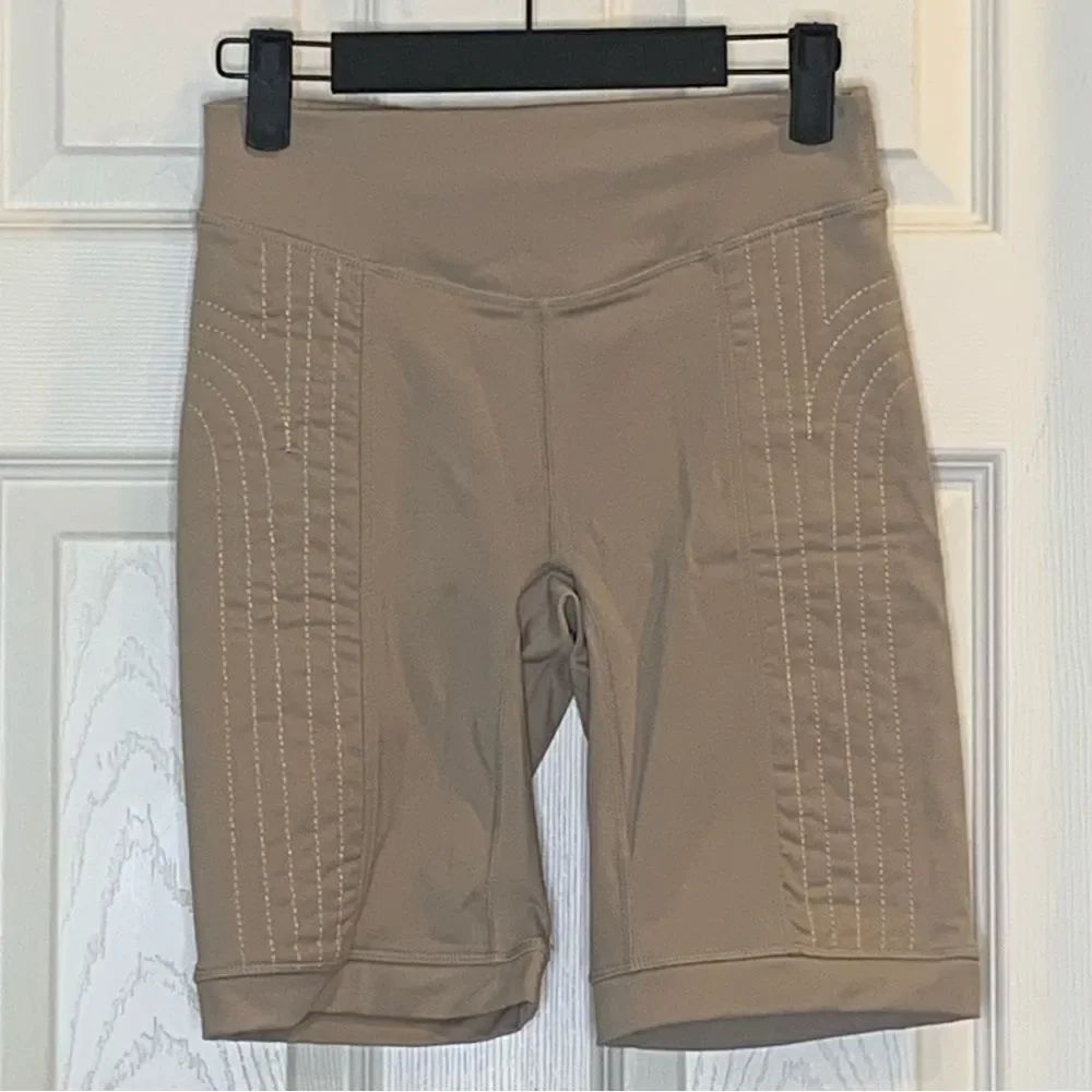 Fabletics High-Waisted Traputo Motion365 Shorts Size Small